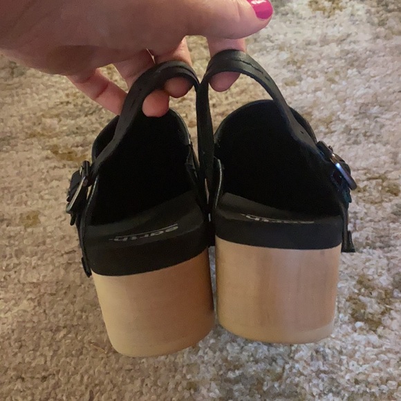 Black leather studded clogs - Picture 4 of 5